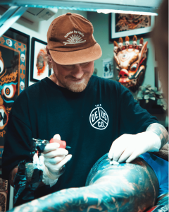 alex dofler tatuador en barcelona